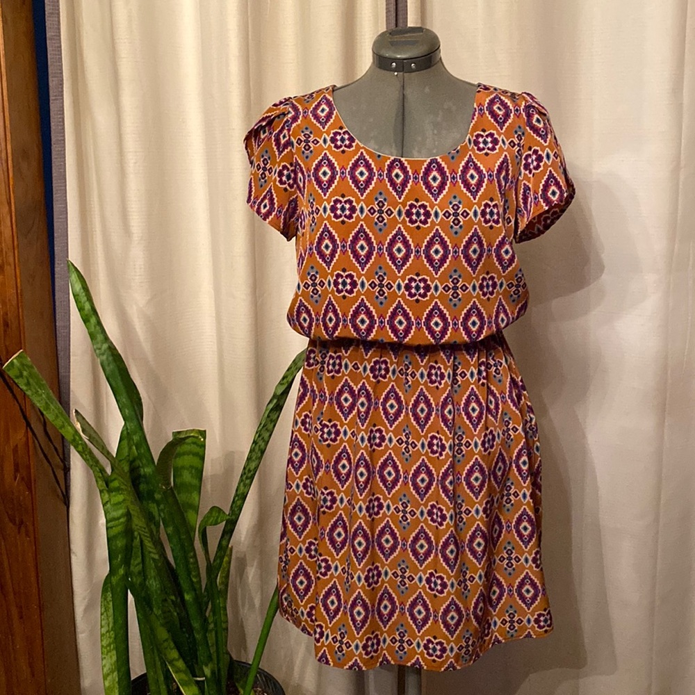 Aztec dress with elastic waist and tulip sleeve